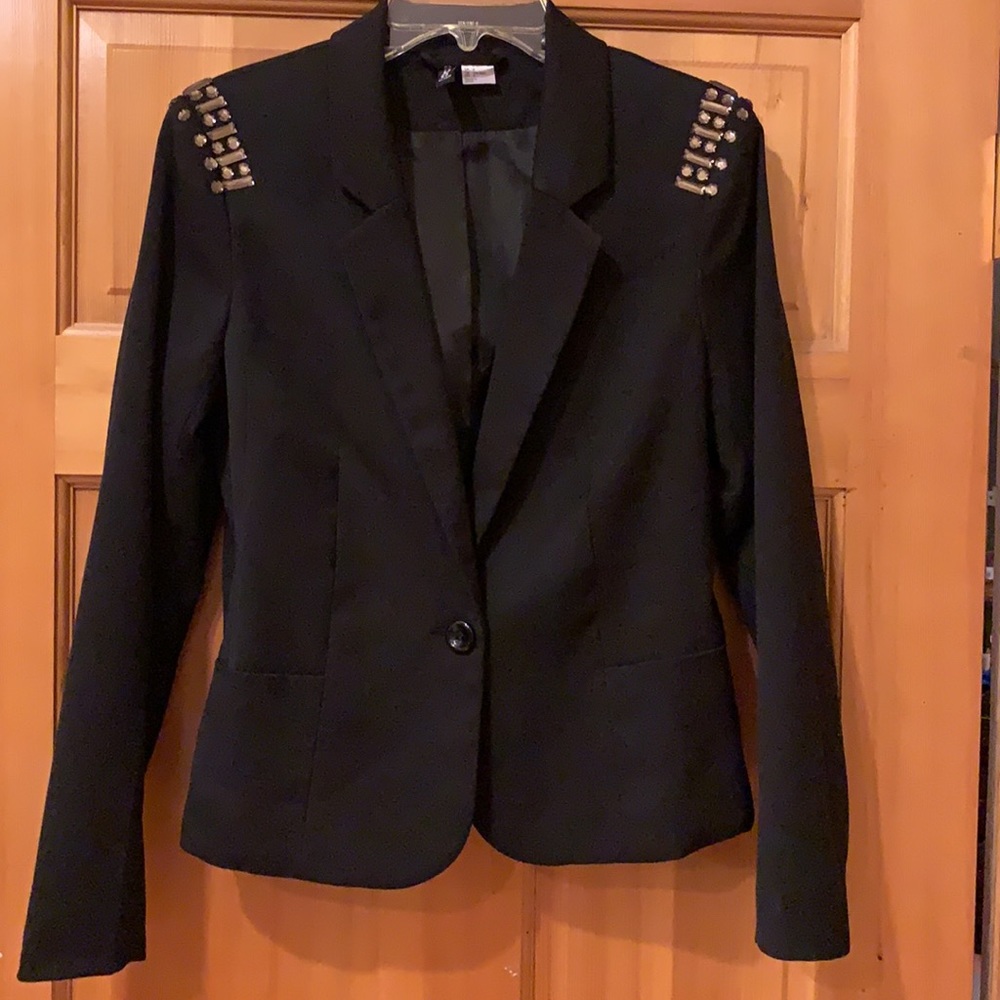 Blazer - Picture 3 of 13